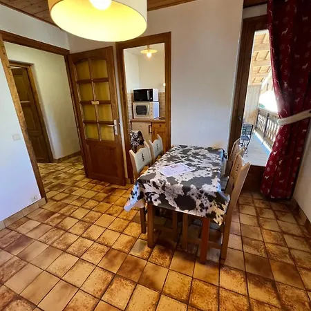 شقة Reguet, Chez Francine